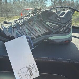 Salomon hiking shoes 6 new